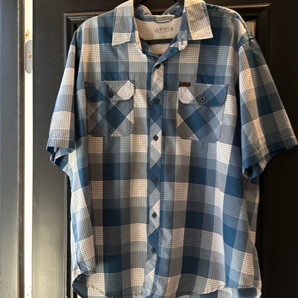 Barely worn men’s XXL short sleeve shirt
